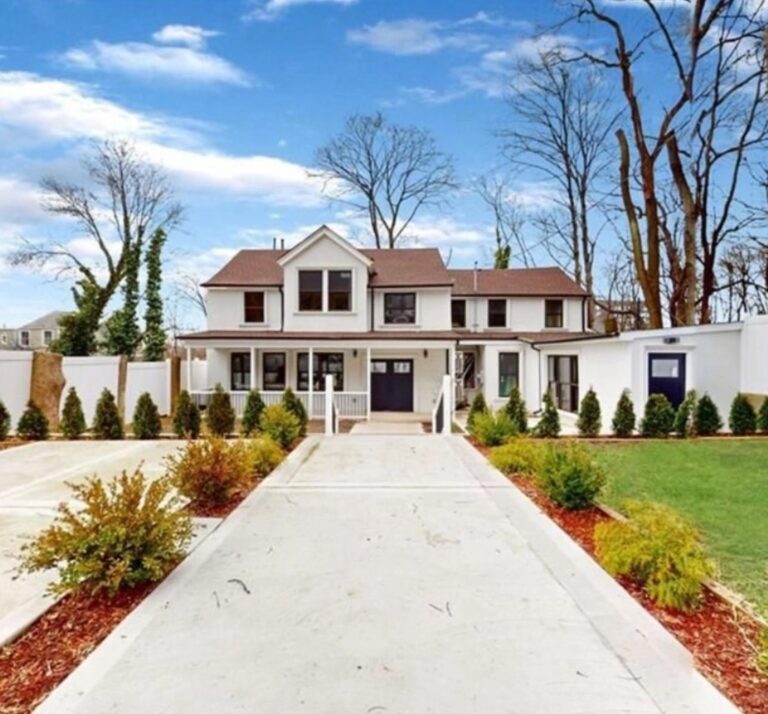 NYC Real Estate: What You’ll Get for Around $900K in October 2025